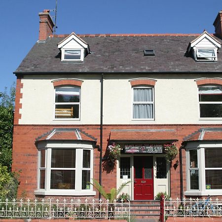 Llangollen Hostel Guest Rooms - No Dormitories - Self Catering Extérieur photo