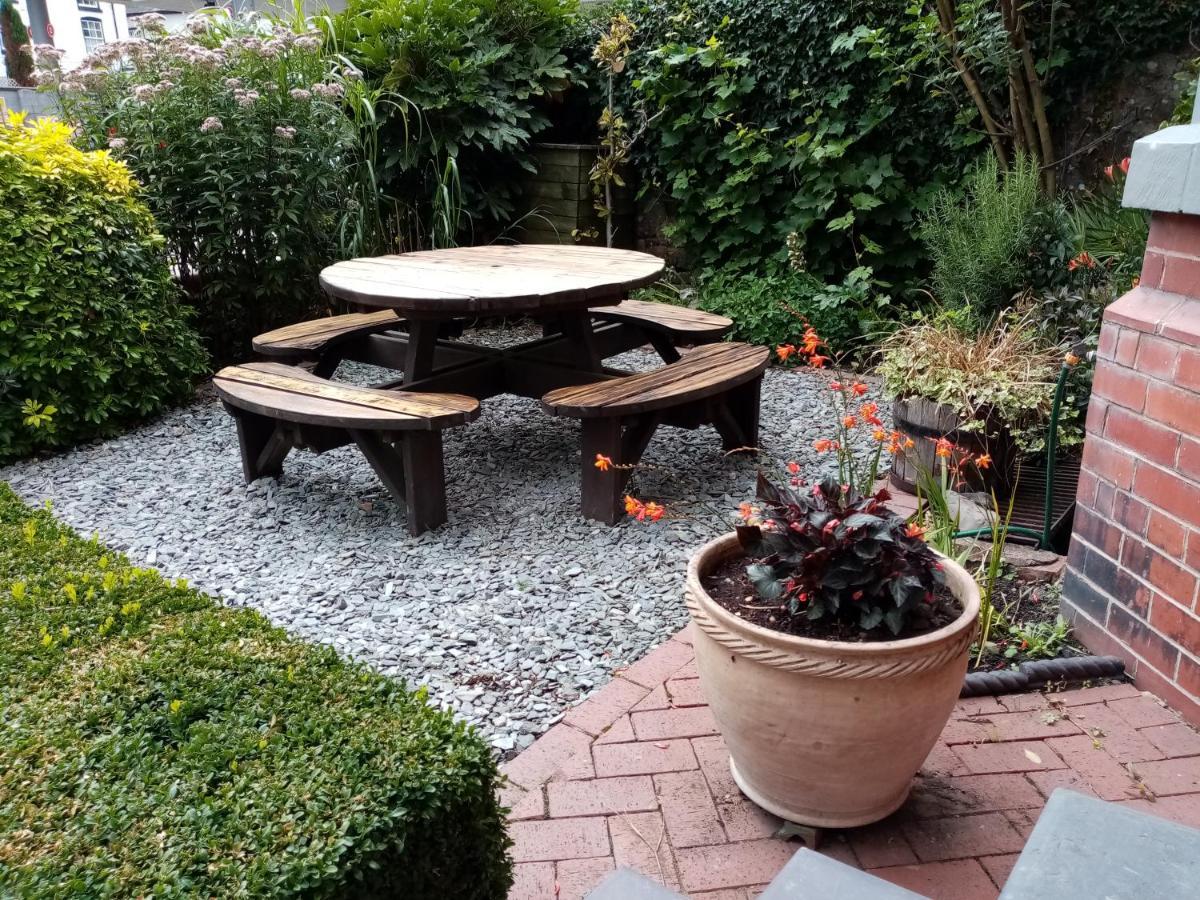 Llangollen Hostel Guest Rooms - No Dormitories - Self Catering Extérieur photo