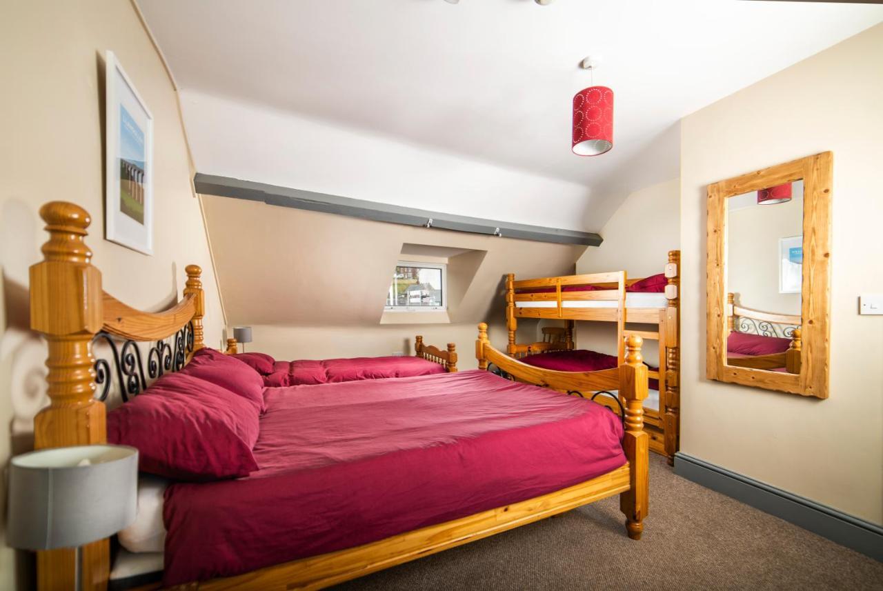 Llangollen Hostel Guest Rooms - No Dormitories - Self Catering Extérieur photo