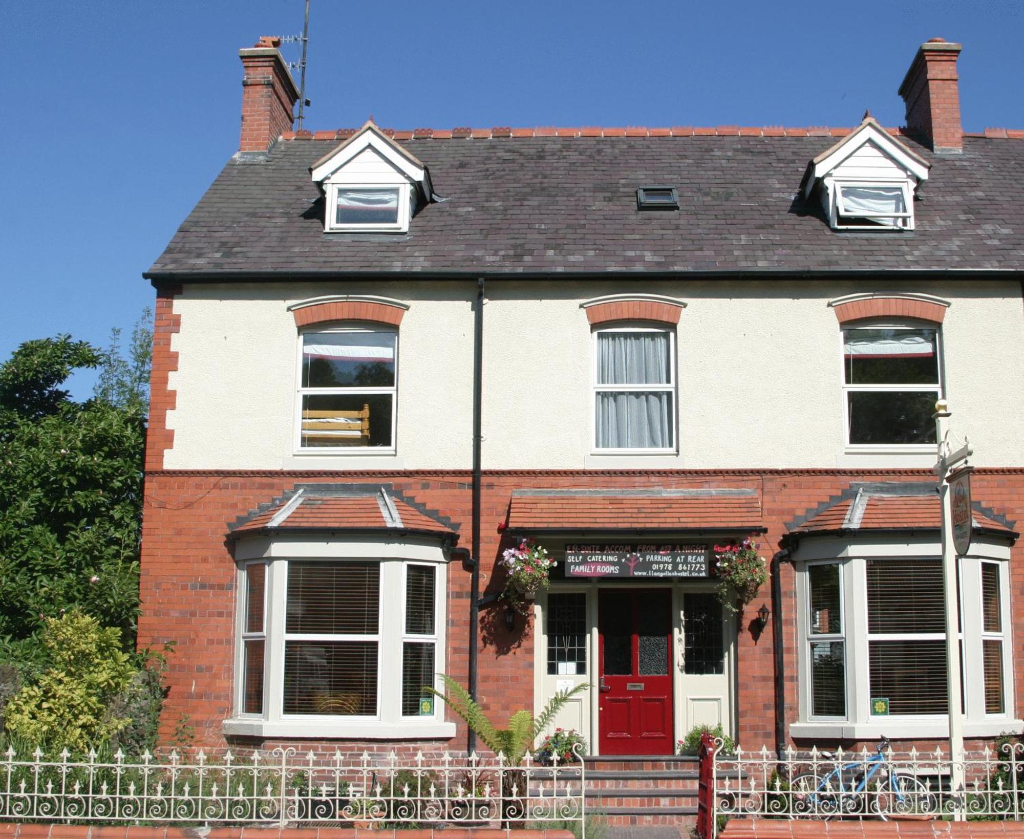 Llangollen Hostel Guest Rooms - No Dormitories - Self Catering Extérieur photo