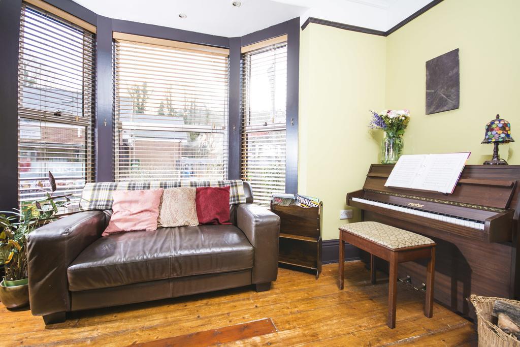 Llangollen Hostel Guest Rooms - No Dormitories - Self Catering Extérieur photo