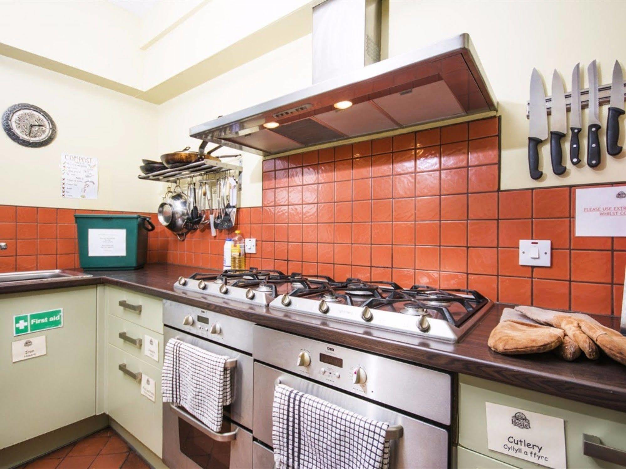 Llangollen Hostel Guest Rooms - No Dormitories - Self Catering Extérieur photo
