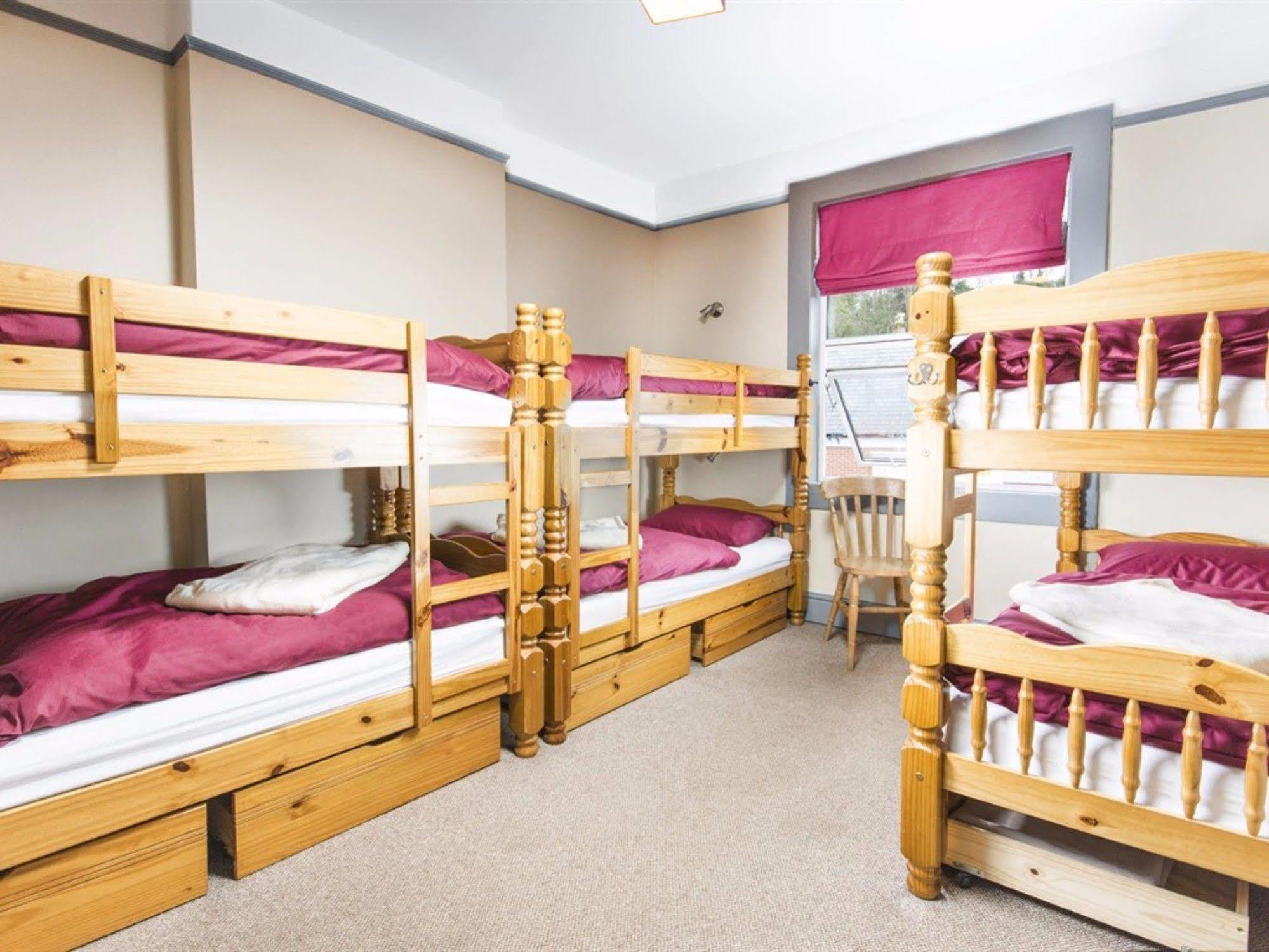 Llangollen Hostel Guest Rooms - No Dormitories - Self Catering Extérieur photo
