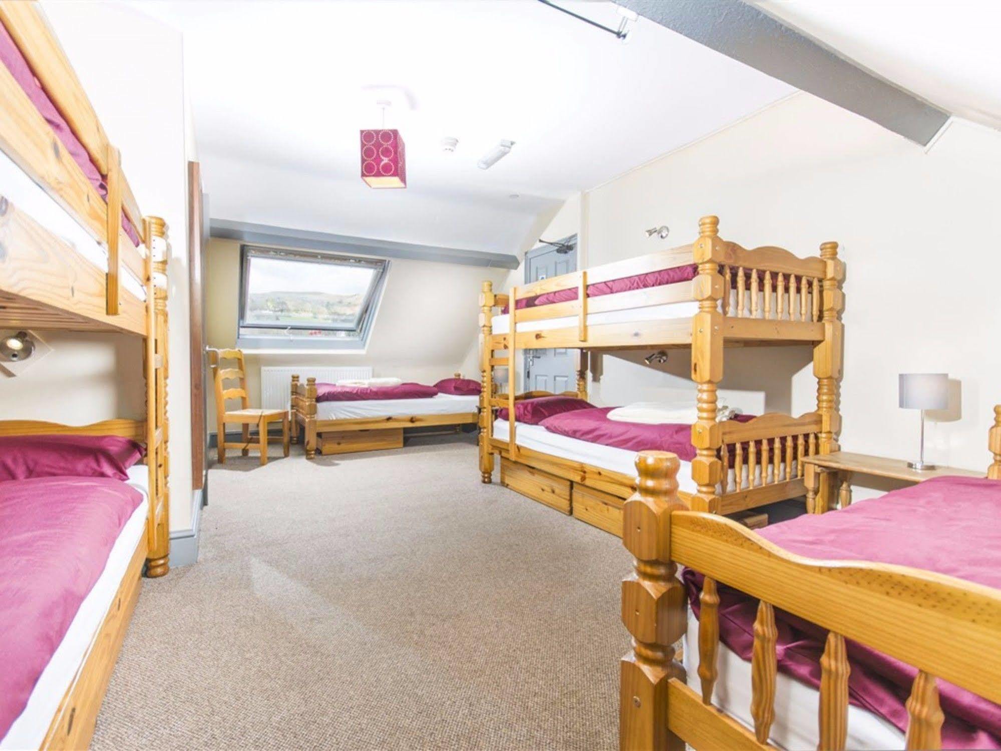 Llangollen Hostel Guest Rooms - No Dormitories - Self Catering Extérieur photo