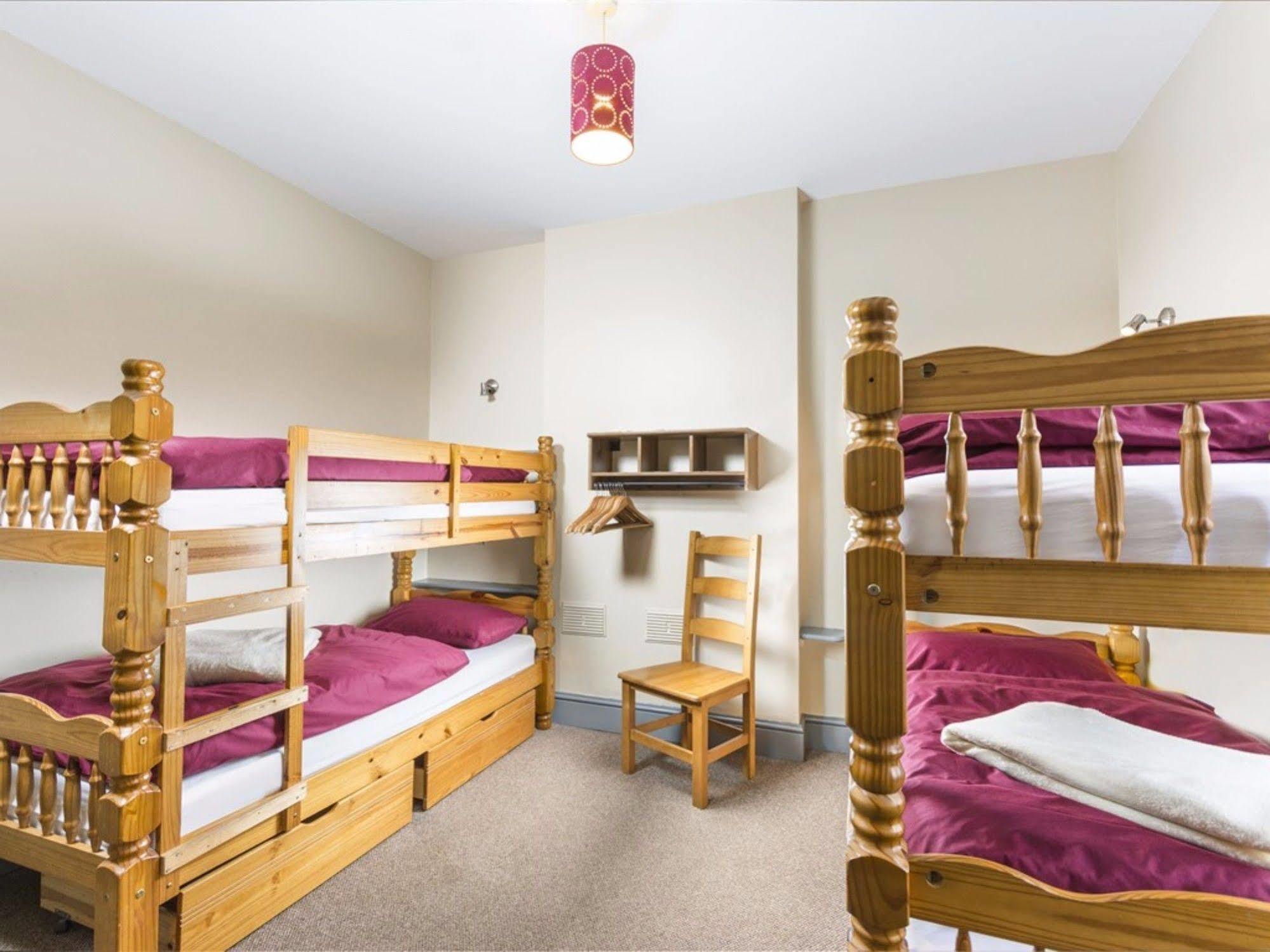 Llangollen Hostel Guest Rooms - No Dormitories - Self Catering Extérieur photo