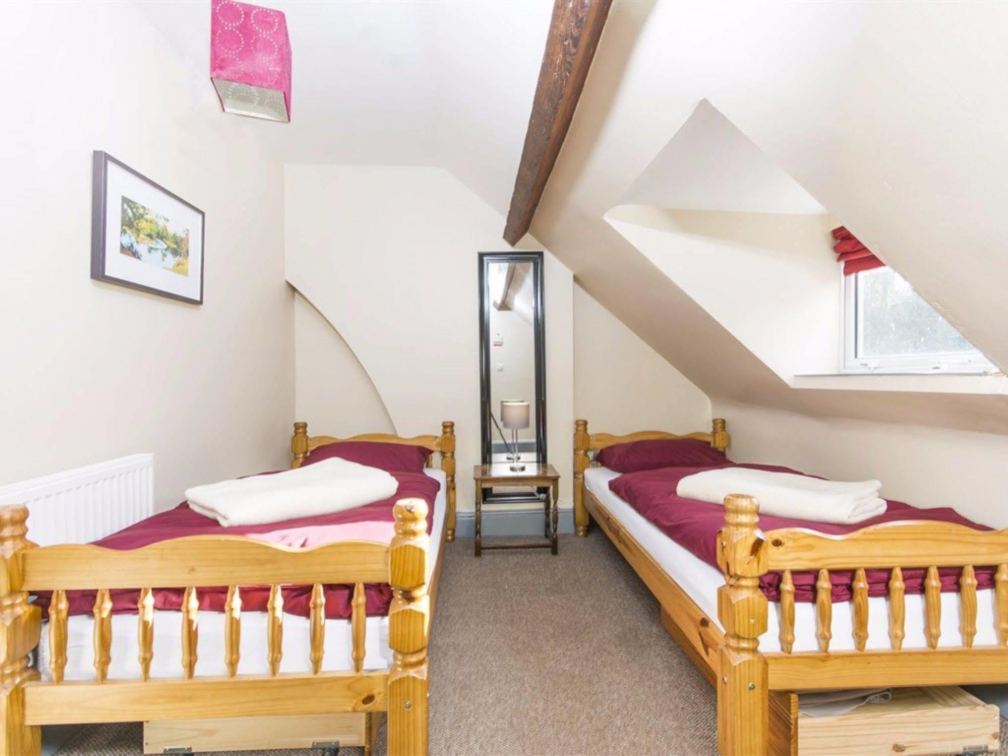 Llangollen Hostel Guest Rooms - No Dormitories - Self Catering Extérieur photo