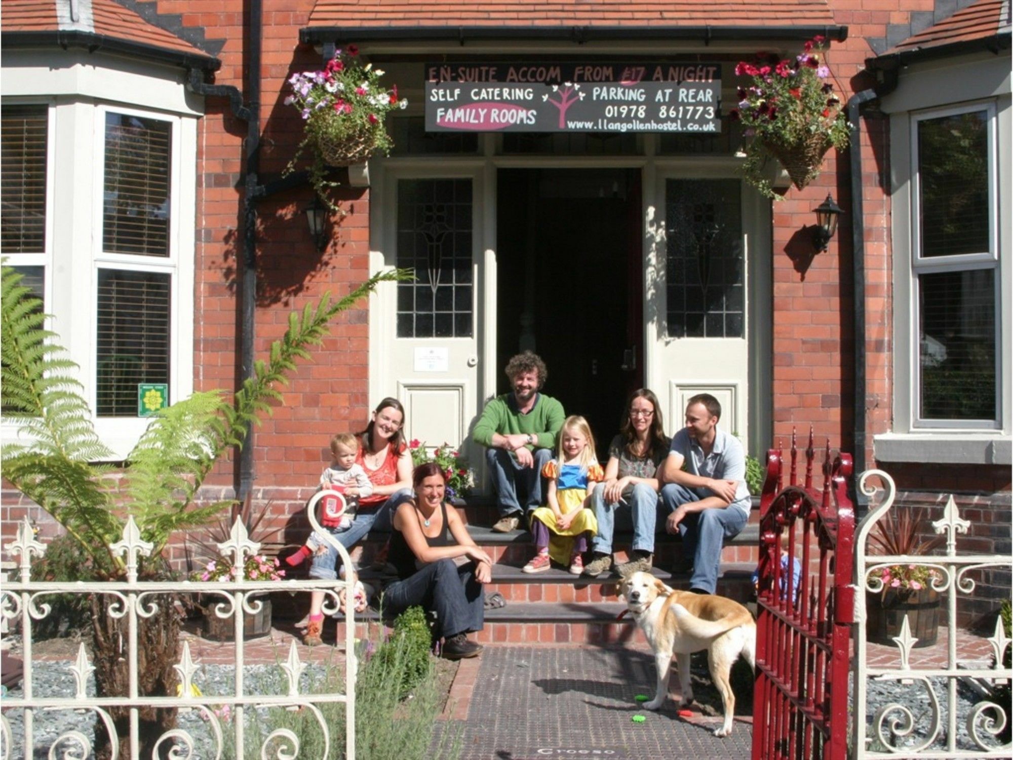 Llangollen Hostel Guest Rooms - No Dormitories - Self Catering Extérieur photo