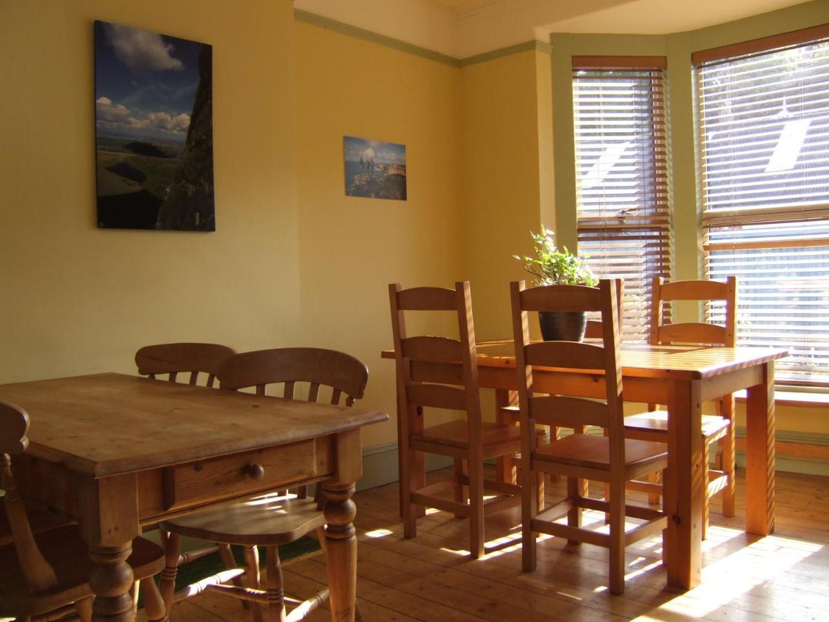Llangollen Hostel Guest Rooms - No Dormitories - Self Catering Extérieur photo
